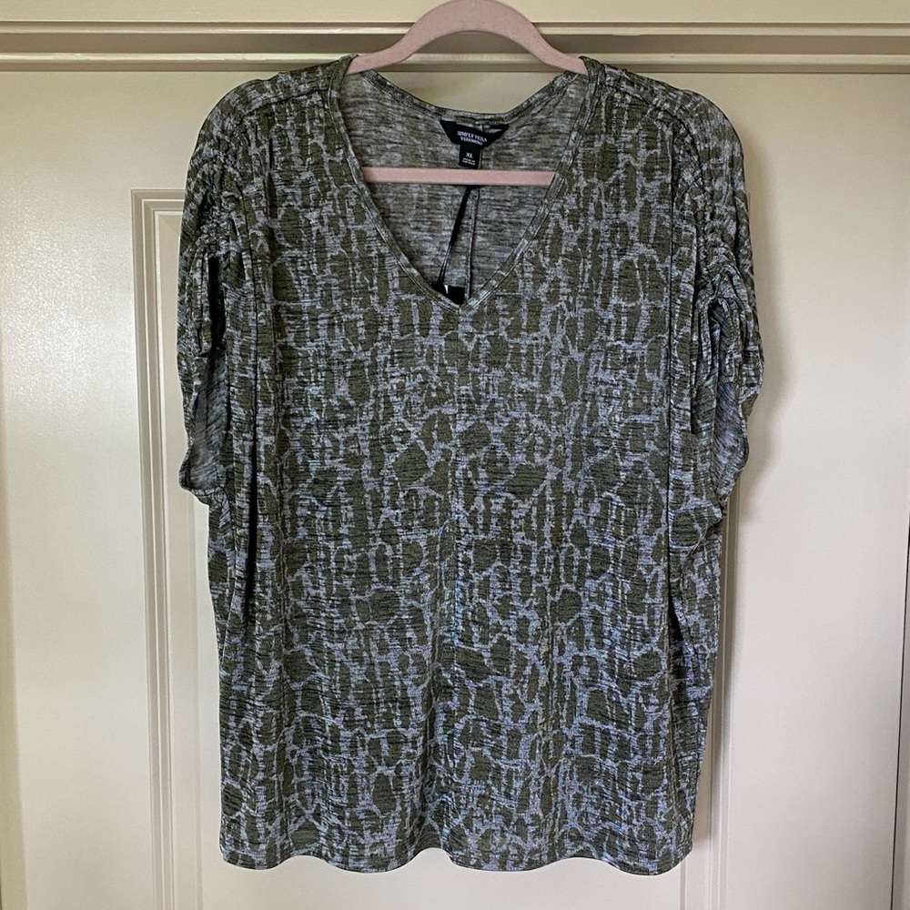 Simply Vera Silver Leopard Print Going Out Top with Adjustable Sleeves 🐆